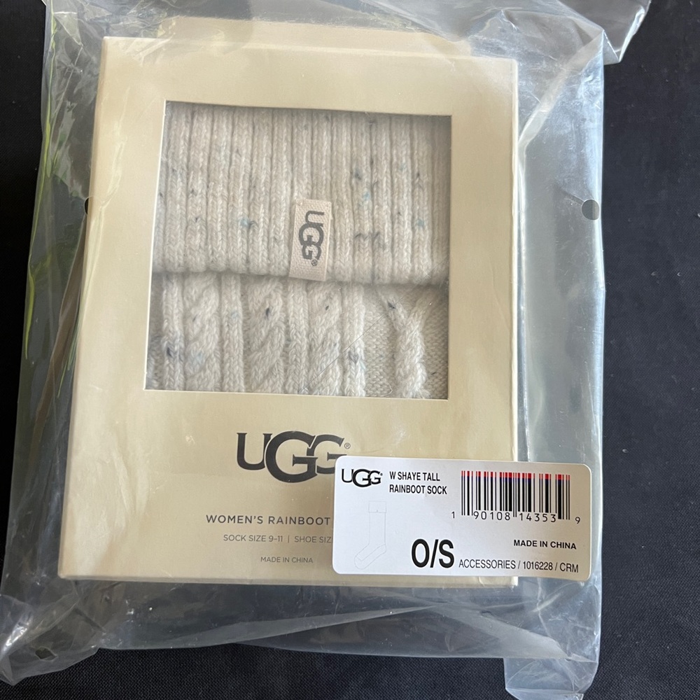 UGG’s choosy woman Ray Boots Socks.